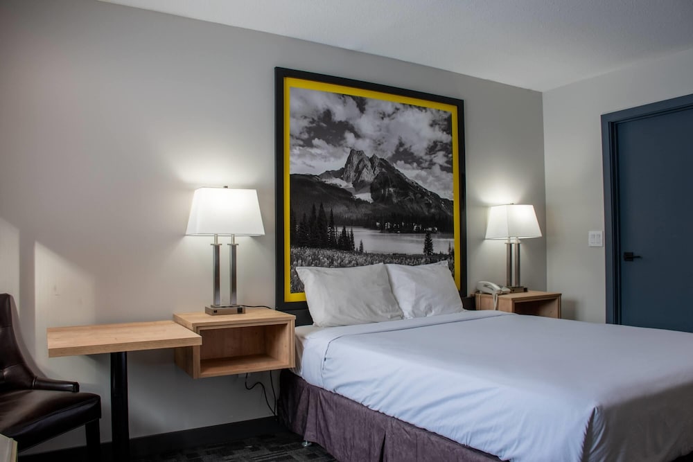 Super 8 by Wyndham Clearwater BC