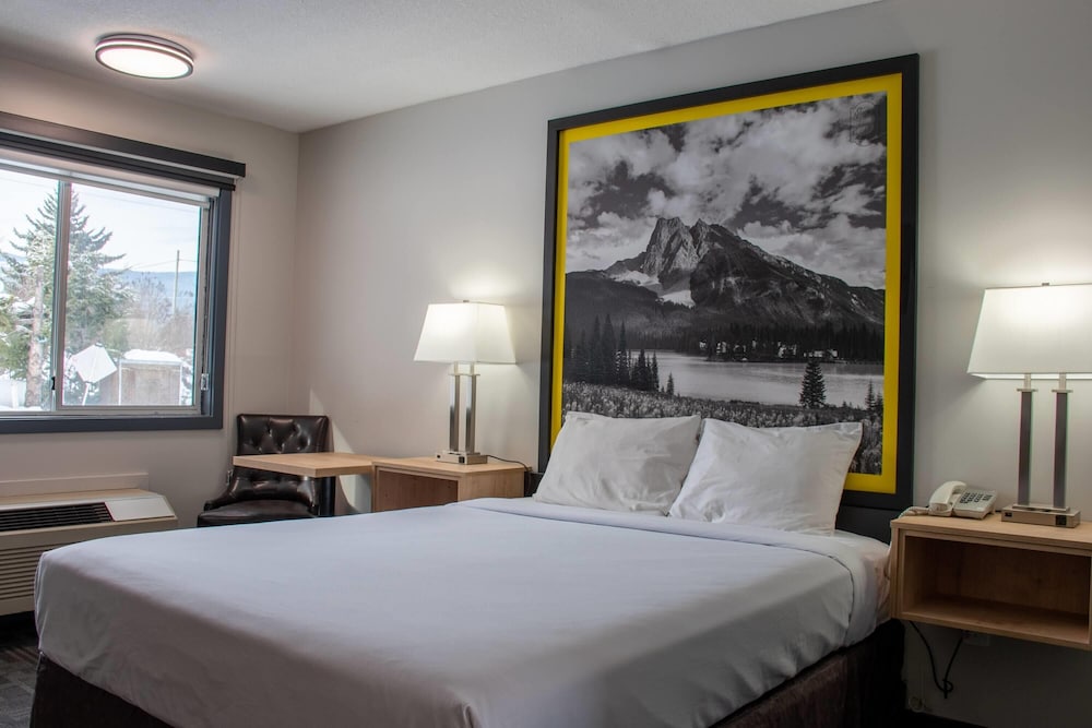 Super 8 by Wyndham Clearwater BC
