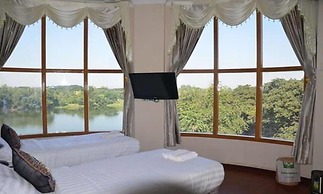 Mandalay Kandawgyi Inn