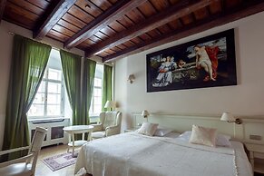 Tyn Yard Residence