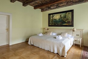 Tyn Yard Residence