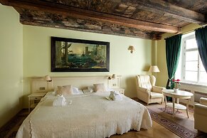 Tyn Yard Residence