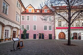 Tyn Yard Residence