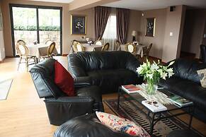 Over The Moon Guesthouse