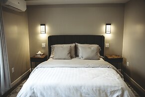Riverside Suites
