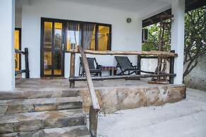 Moonshine Uroa Boutique Hotel