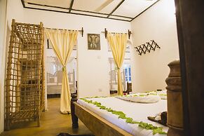 Moonshine Uroa Boutique Hotel