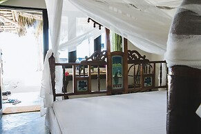 Moonshine Uroa Boutique Hotel