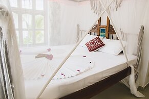 Moonshine Uroa Boutique Hotel