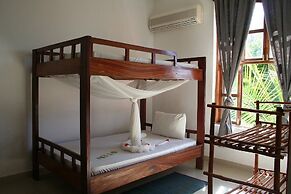 Moonshine Uroa Boutique Hotel