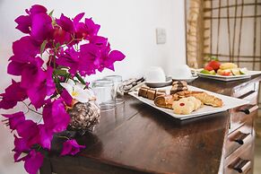 Moonshine Uroa Boutique Hotel