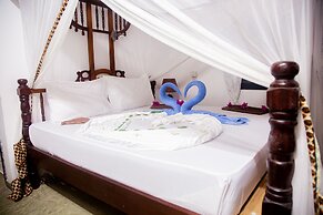 Moonshine Uroa Boutique Hotel