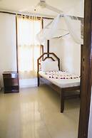 Moonshine Uroa Boutique Hotel