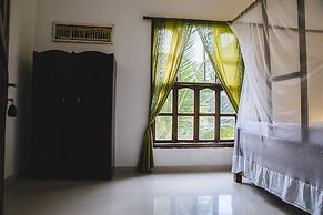 Moonshine Uroa Boutique Hotel