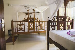 Moonshine Uroa Boutique Hotel