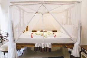 Moonshine Uroa Boutique Hotel