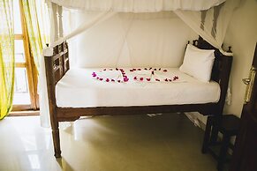 Moonshine Uroa Boutique Hotel