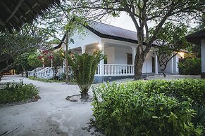 Moonshine Uroa Boutique Hotel