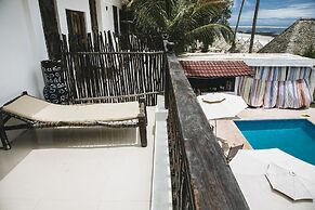 Moonshine Uroa Boutique Hotel