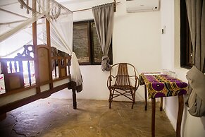 Moonshine Uroa Boutique Hotel