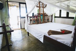 Moonshine Uroa Boutique Hotel