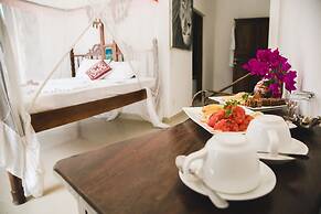 Moonshine Uroa Boutique Hotel