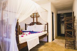 Moonshine Uroa Boutique Hotel