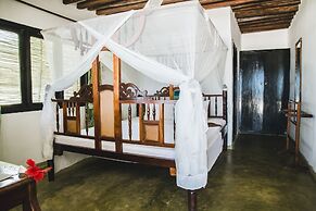 Moonshine Uroa Boutique Hotel