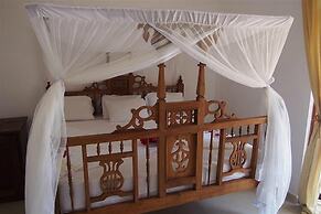 Moonshine Uroa Boutique Hotel