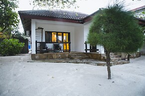 Moonshine Uroa Boutique Hotel