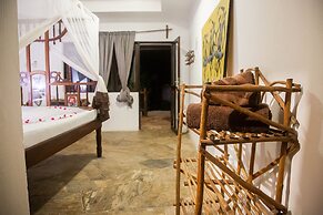 Moonshine Uroa Boutique Hotel