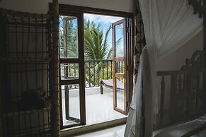 Moonshine Uroa Boutique Hotel