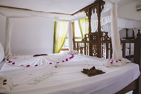 Moonshine Uroa Boutique Hotel