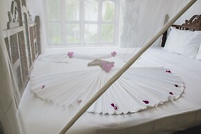 Moonshine Uroa Boutique Hotel