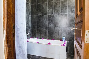 Moonshine Uroa Boutique Hotel
