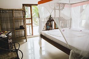 Moonshine Uroa Boutique Hotel