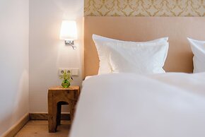 Tides Boutique Hotel