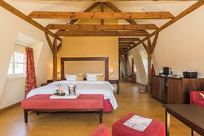 Tides Boutique Hotel