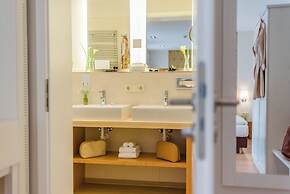 Tides Boutique Hotel