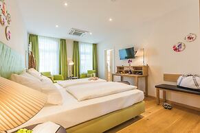 Tides Boutique Hotel