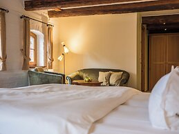 Tides Boutique Hotel