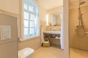 Tides Boutique Hotel