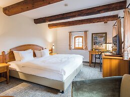 Tides Boutique Hotel