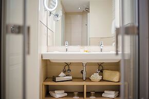Tides Boutique Hotel