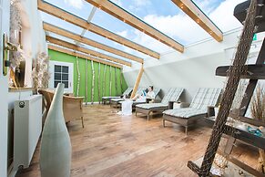 Tides Boutique Hotel