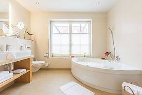 Tides Boutique Hotel