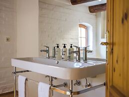 Tides Boutique Hotel