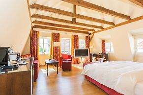 Tides Boutique Hotel