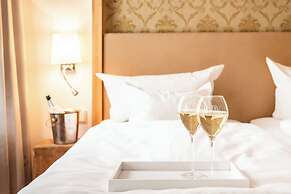 Tides Boutique Hotel