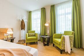 Tides Boutique Hotel